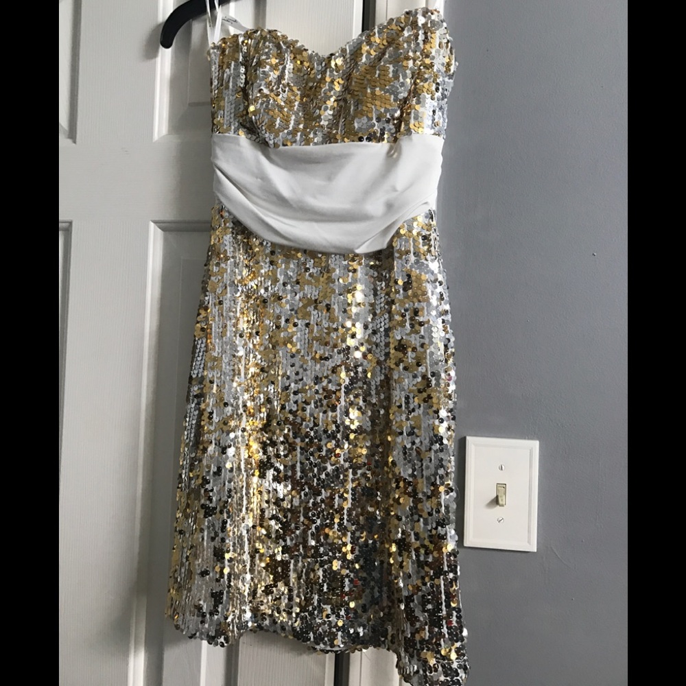 Strapless formal dress